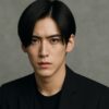 目黒蓮さん風の髪型の男性